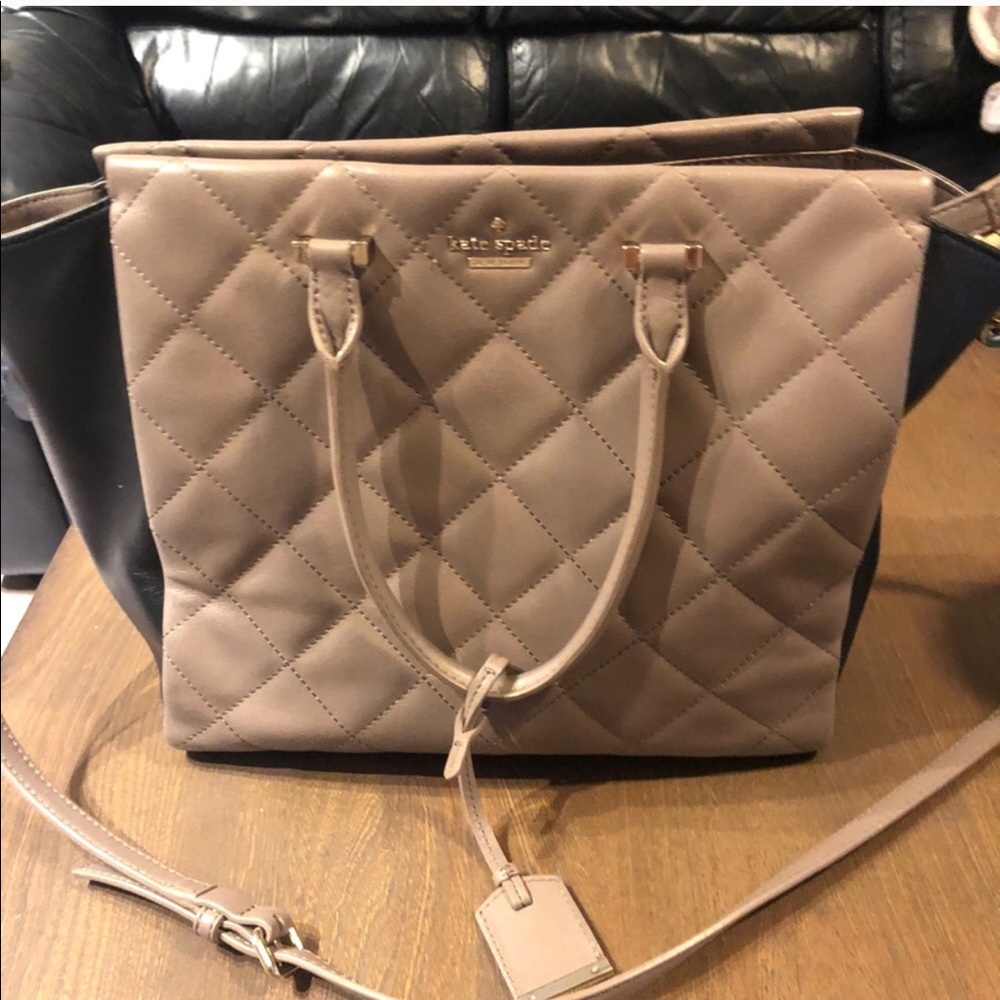 Kate spade tote ones with a shoulder strap - Picture 2 of 7